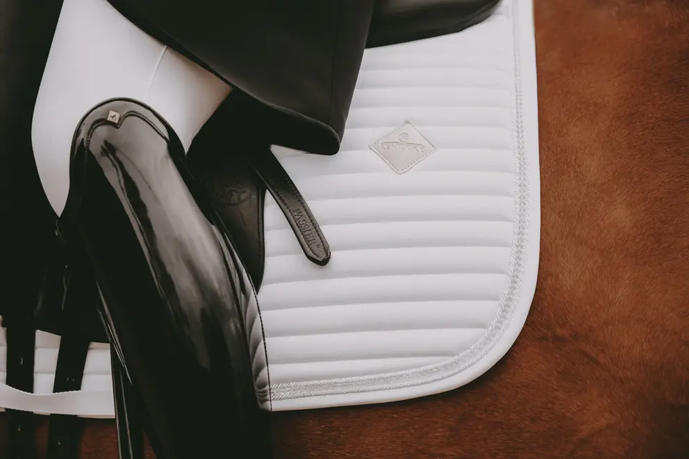 Hvid Kentucky Pearl Dressur Underlag Dr17 - Dressur  - 5425030836835